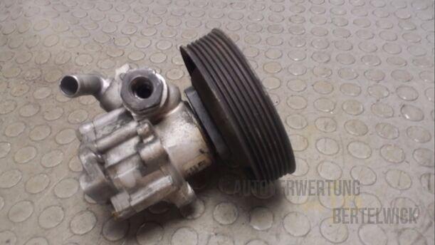 Foto: LENKGETRIEBEPUMPE eines Alfa Romeo 145 Quadrifoglio
