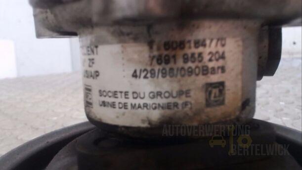 Foto: LENKGETRIEBEPUMPE eines Alfa Romeo 145 Quadrifoglio