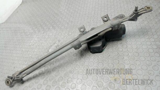 Foto: SCHEIBENWISCHERMOTOR VORN eines Alfa Romeo 145 Quadrifoglio