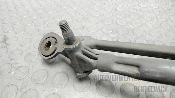 Foto: SCHEIBENWISCHERMOTOR VORN eines Alfa Romeo 145 Quadrifoglio