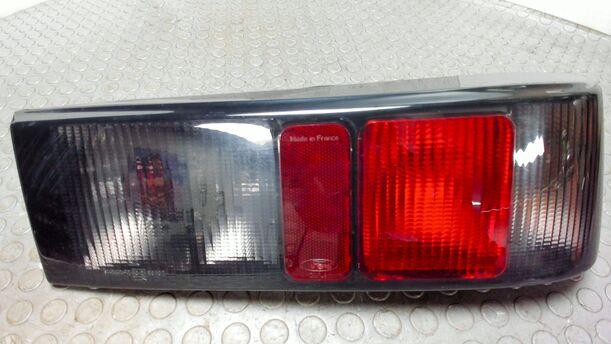 Foto: HECKLEUCHTE / RÜCKLICHT RECHTS ( SCHRÄGHECK ) eines Ford Sierra Coupe CL