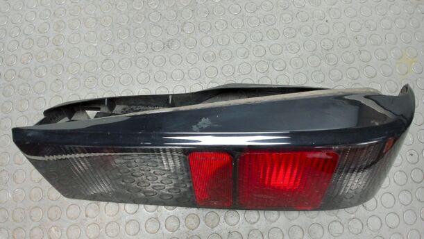 Foto: HECKLEUCHTE / RÜCKLICHT RECHTS ( SCHRÄGHECK ) eines Ford Sierra Coupe CL
