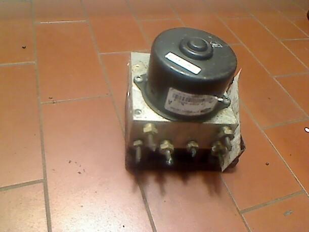 Foto: ABS-BREMSAGGREGAT eines Ford Escort 16V Flair