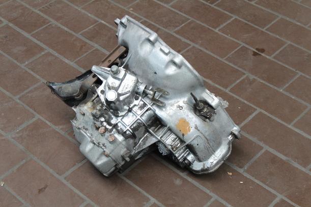 Foto: SCHALT-GETRIEBE 5-GANG eines Opel Astra Caravan D California