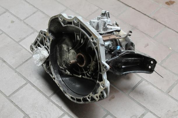 Foto: SCHALT-GETRIEBE 5-GANG eines Opel Astra Caravan D California