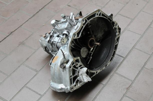 Foto: SCHALT-GETRIEBE 5-GANG eines Opel Astra Caravan D California