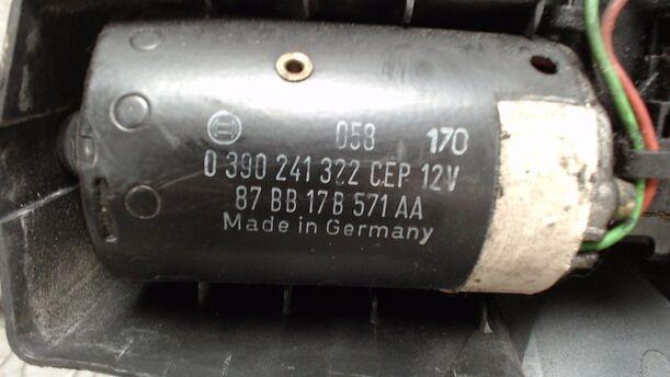 Foto: SCHEIBENWISCHERMOTOR VORN eines Ford Sierra Turnier TD CLX