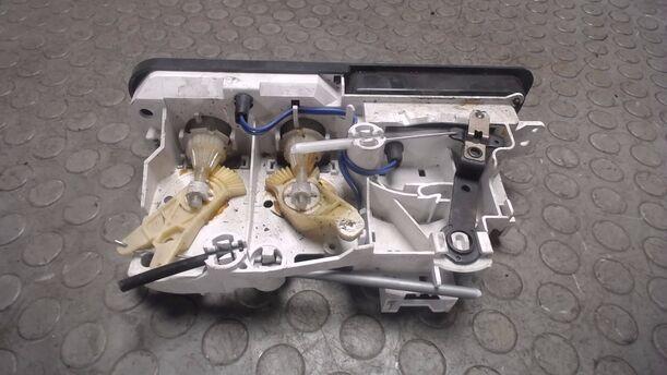 Foto: HEIZUNGSBETÄTIGUNG eines Toyota Starlet j