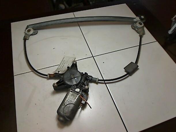 Foto: FENSTERHEBER VR eines Peugeot 405 GLI