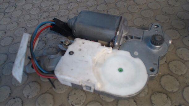 Foto: SCHIEBEDACHMOTOR eines VW Passat Variant 1.8 CL
