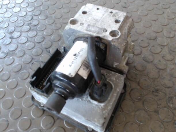 Foto: ABS-BREMSAGGREGAT eines Opel Vectra 1.6