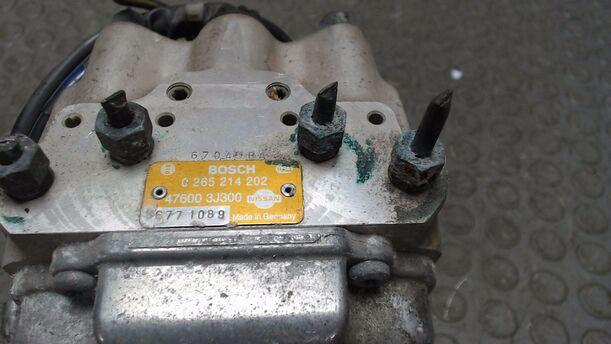 Foto: ABS-BREMSAGGREGAT eines Nissan Primera 1.6 GX