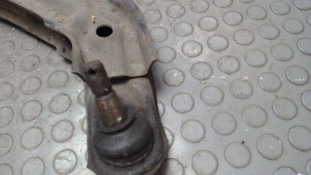 Foto: QUERLENKER VRU eines Nissan Primera 1.6 GX