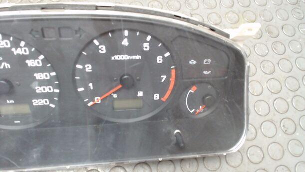 Foto: TACHOEINHEIT eines Nissan Primera 1.6 GX