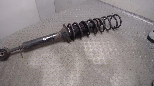 Foto: FEDERBEIN HINTEN LINKS eines Mazda 121 L