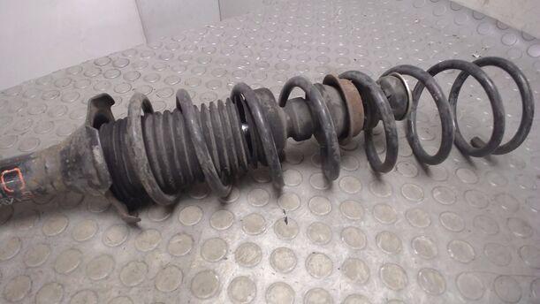 Foto: FEDERBEIN HINTEN LINKS eines Mazda 121 L
