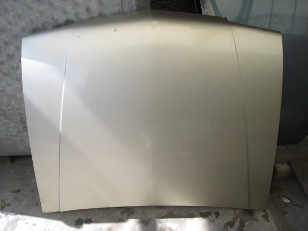 Foto: MOTORHAUBE eines Opel Ascona c LS
