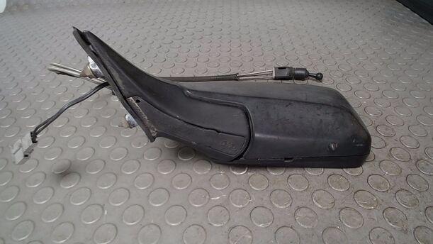 Foto: AUSSENSPIEGEL MECHANISCH VERSTELLBAR LINKS eines Renault R 25 TX