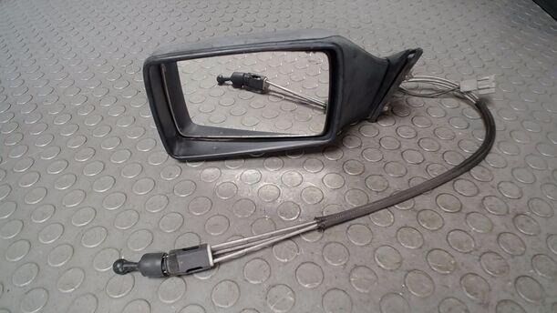 Foto: AUSSENSPIEGEL MECHANISCH VERSTELLBAR LINKS eines Renault R 25 TX