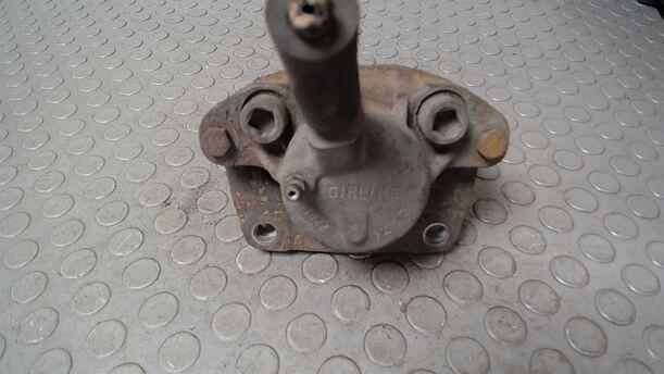Foto: BREMSSATTEL VORN LINKS eines Renault R 25 TX