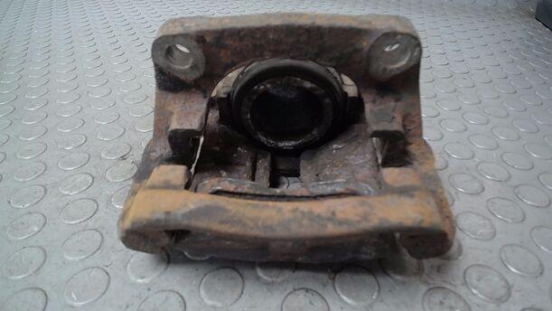 Foto: BREMSSATTEL VORN LINKS eines Renault R 25 TX