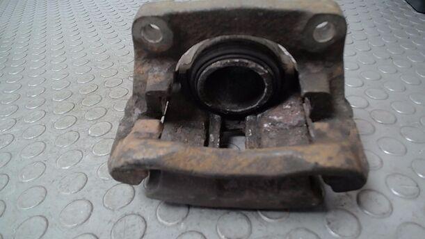 Foto: BREMSSATTEL VORN RECHTS eines Renault R 25 TX