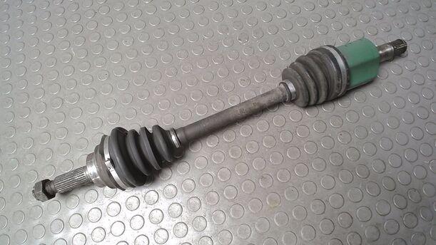 Foto: ANTRIEBSWELLE VORN LINKS eines Mazda 323 1.5 GLX