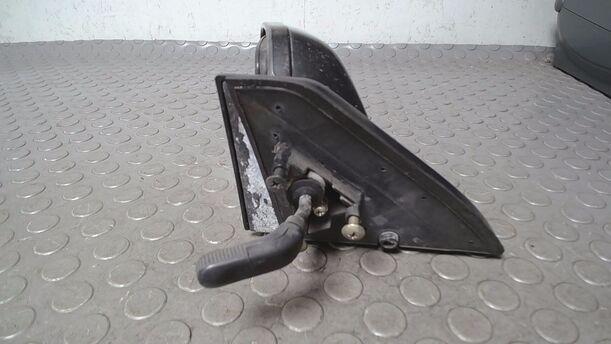 Foto: AUSSENSPIEGEL MECHANISCH VERSTELLBAR  LINKS eines Mazda 323 1.5 GLX