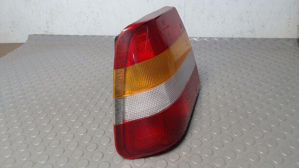 Foto: HECKLEUCHTE LINKS eines Saab 9000 i 16