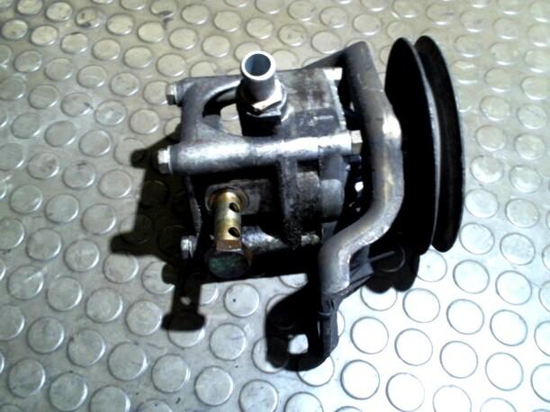 Foto: LENKGETRIEBEPUMPE eines Fiat Croma i.e.