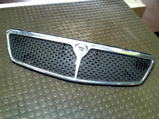 Foto: KÜHLERGRILL eines Lancia Dedra 1.6 i.e.