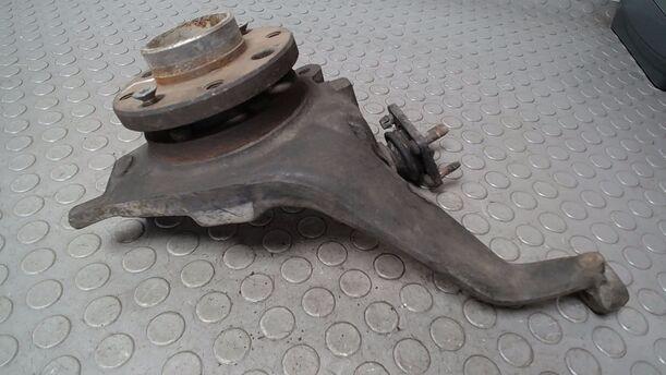 Foto: ACHSSCHENKEL VORN LINKS ( OHNE ABS/ 4-LOCH ) eines Renault R 25 TI