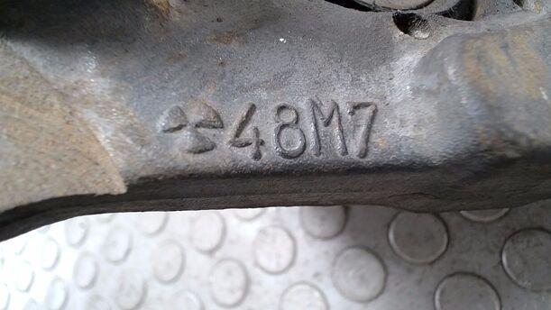Foto: ACHSSCHENKEL VORN RECHTS ( OHNE ABS/ 4-LOCH  ) eines Renault R 25 TI