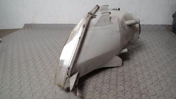 Foto: SCHEINWERFER RECHTS eines Renault R 25 TI