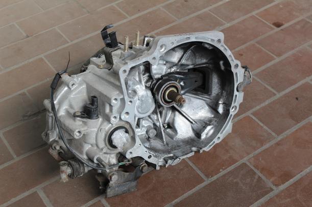 Foto: SCHALTGETRIEBE 5-GANG eines Mazda 626 1.9i GLX