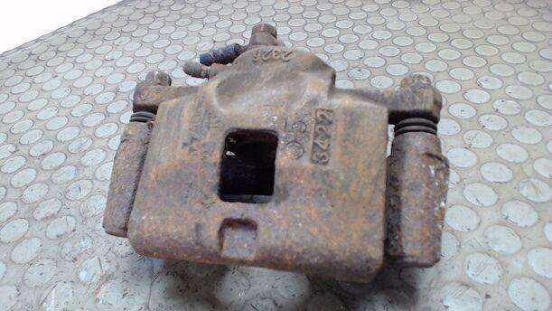 Foto: BREMSSATTEL VORN LINKS eines Opel Monterey RS