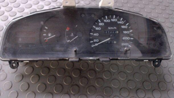 Foto: TACHOEINHEIT eines Nissan Sunny LX