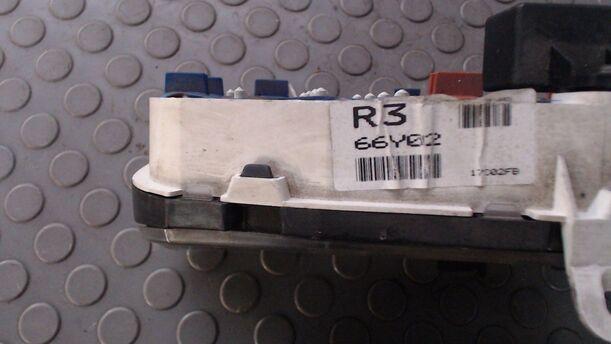 Foto: TACHOEINHEIT eines Nissan Sunny LX