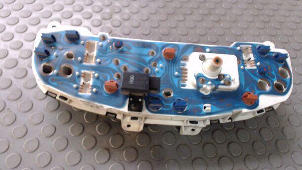 Foto: TACHOEINHEIT eines Nissan Sunny LX
