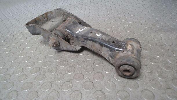 Foto: QUERLENKER VORN LINKS OBEN eines Nissan Primera 1.6 SLX