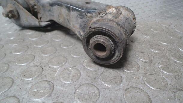 Foto: QUERLENKER VORN LINKS OBEN eines Nissan Primera 1.6 SLX