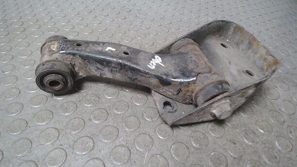 Foto: QUERLENKER VORN LINKS OBEN eines Nissan Primera 1.6 SLX