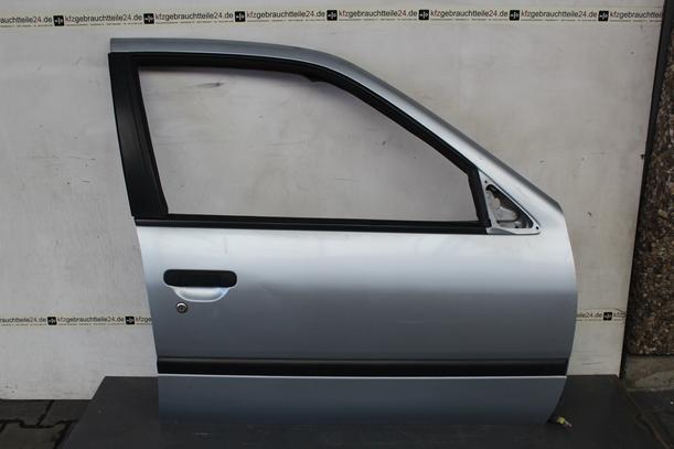 Foto: TÜR VORNE RECHTS eines Nissan Primera 1.6 SLX