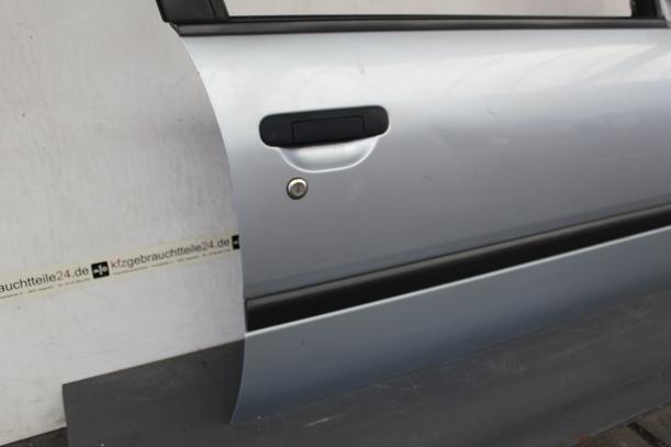 Foto: TÜR VORNE RECHTS eines Nissan Primera 1.6 SLX