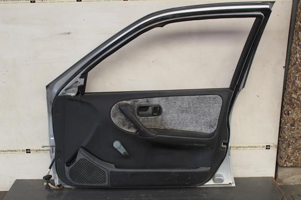Foto: TÜR VORNE RECHTS eines Nissan Primera 1.6 SLX