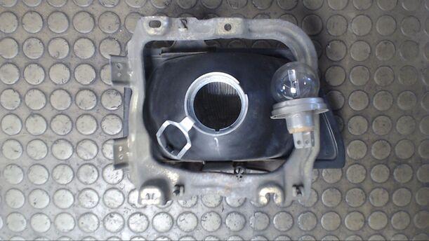 Foto: SCHEINWERFER LINKS eines Suzuki Alto GA