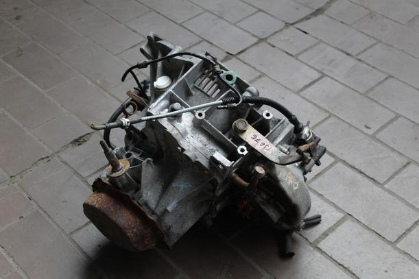 Foto: SCHALTGETRIEBE 5-GANG eines Citroen BX 19 Automatik TZD Tecnic