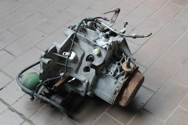 Foto: SCHALTGETRIEBE 5-GANG eines Citroen BX 19 Automatik TZD Tecnic