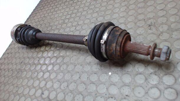 Foto: ANTRIEBSWELLE LINKS eines Seat Ibiza 1.4i CLX