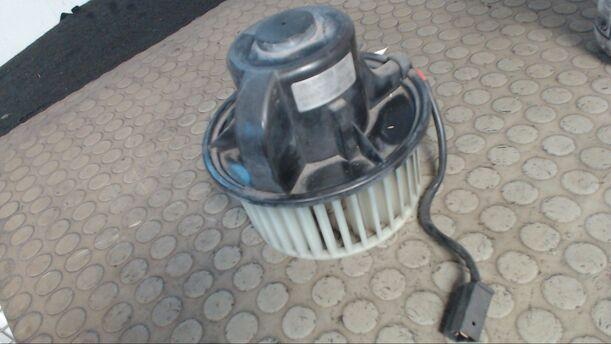 Foto: GEBLÄSEMOTOR eines Audi 80 2.0 E